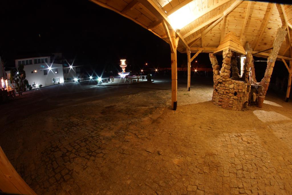 Willa Imperium Ostrowiec Świętokrzyski Exteriér fotografie